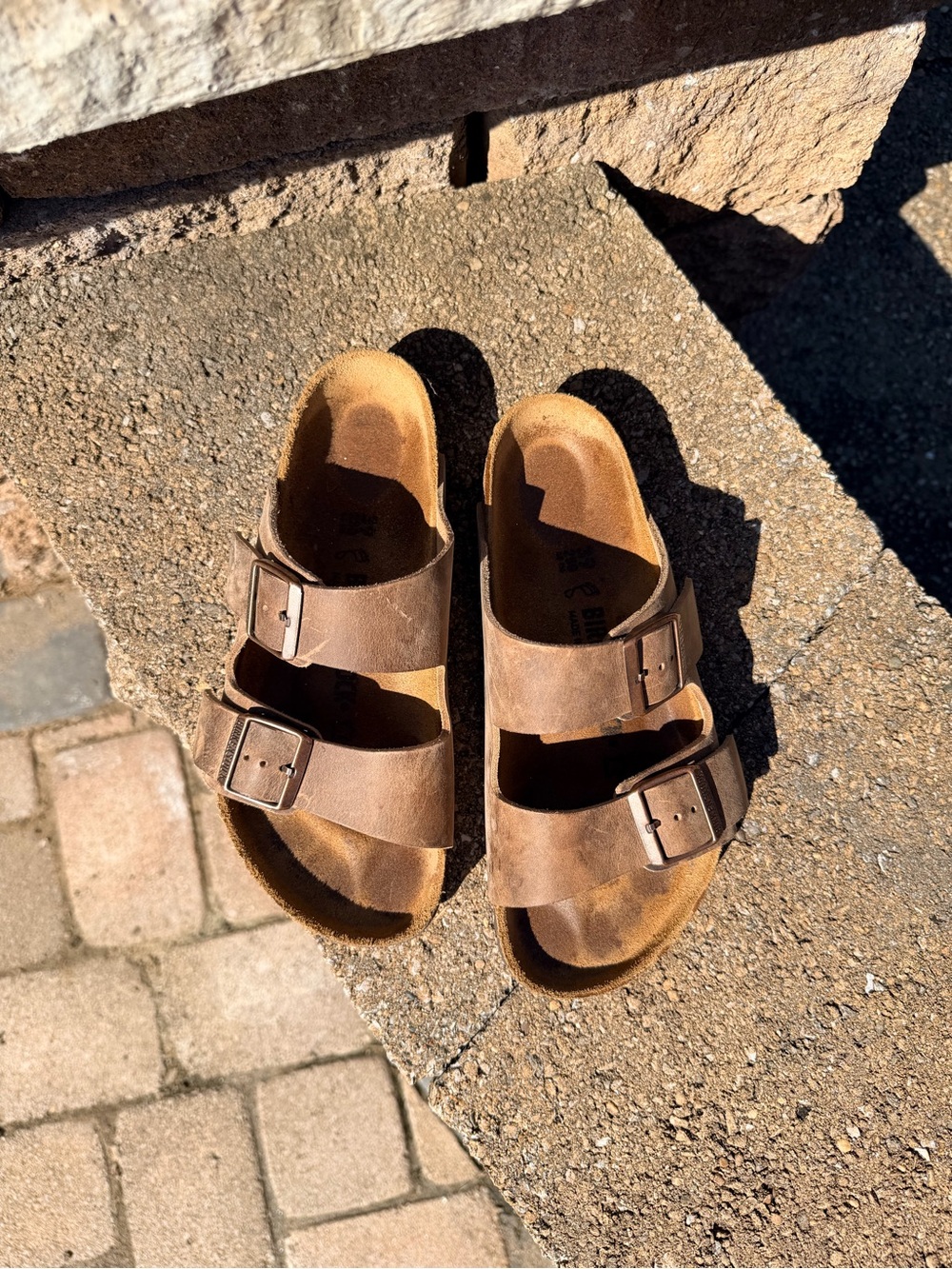 Birkenstock Arizona Sandals in Oiled Leather Tobacco - Picture 5 of 7